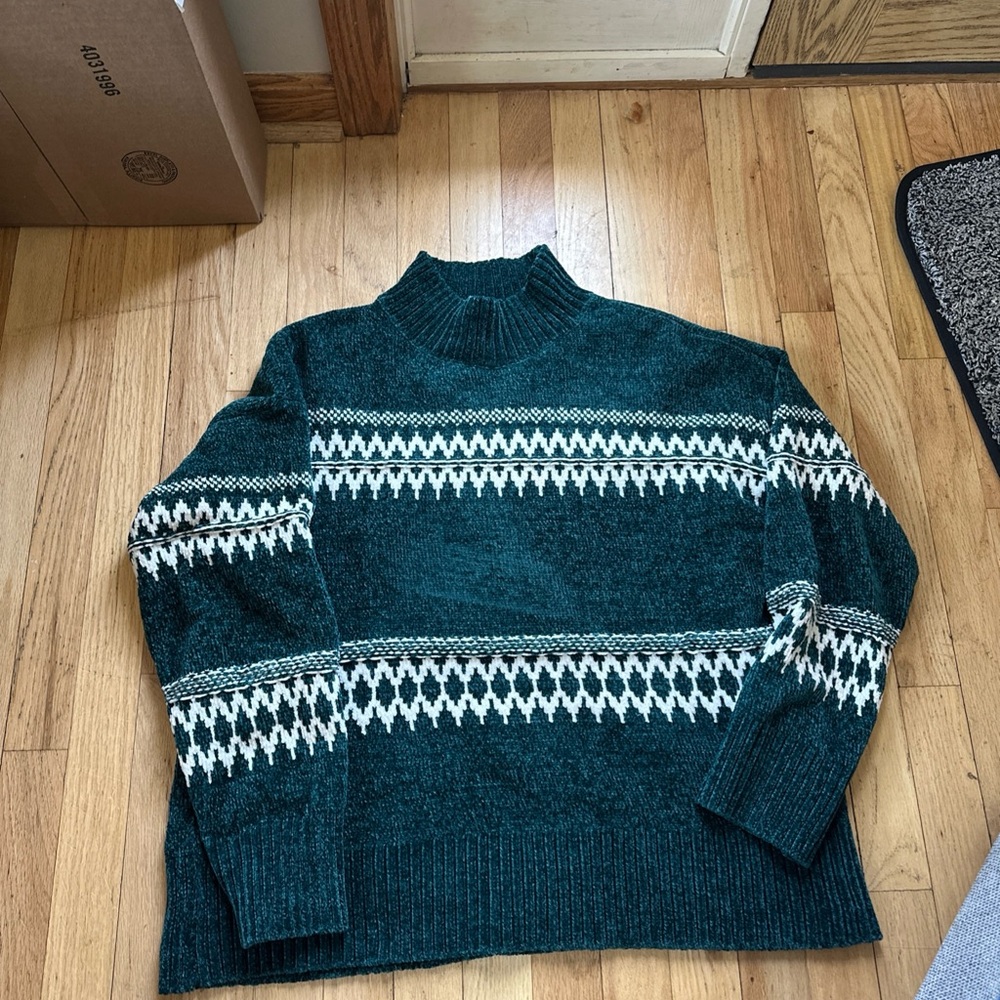 Men's Green Sweater with White Pattern